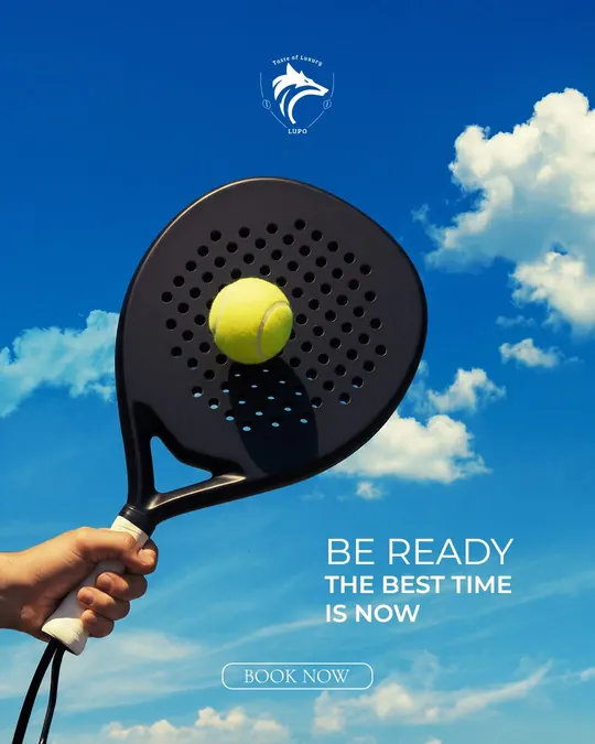 مضرب بادل وكرة أمام سماء زرقاء، تصميم LUPO Be Ready